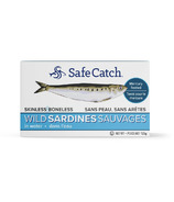 Sardines sauvages capturées en toute sécurité dans l'eau 