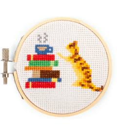 Kikkerland Mini Embroidery Kit Cat