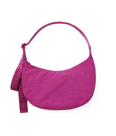 Sac en nylon moyen en croissant de BAGGU en fuchsia profond
