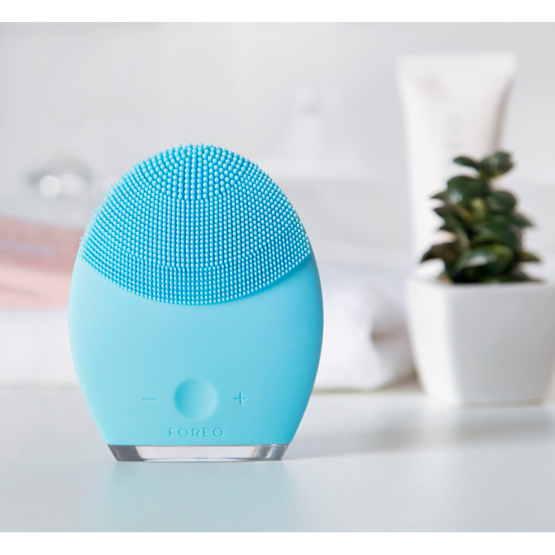 Buy FOREO LUNA 2 For Combination Skin at Well.ca | Free Shipping